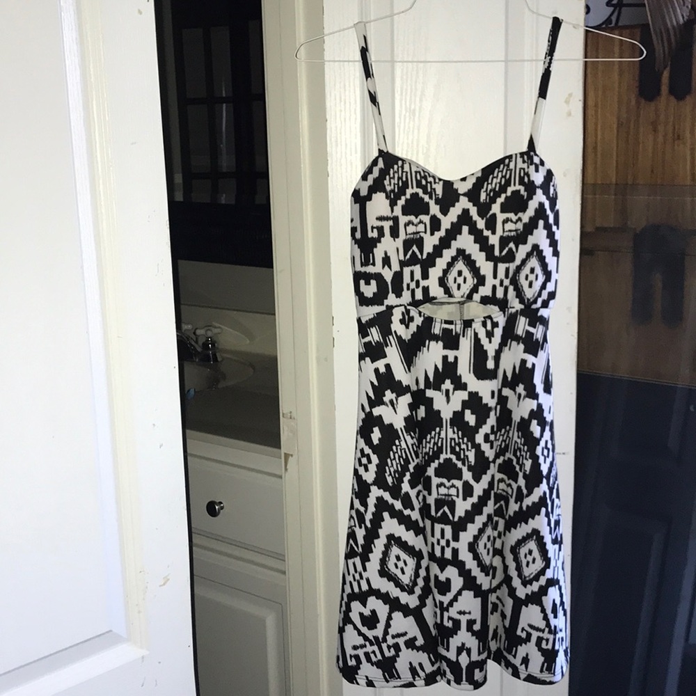 Black and white dress forever 21